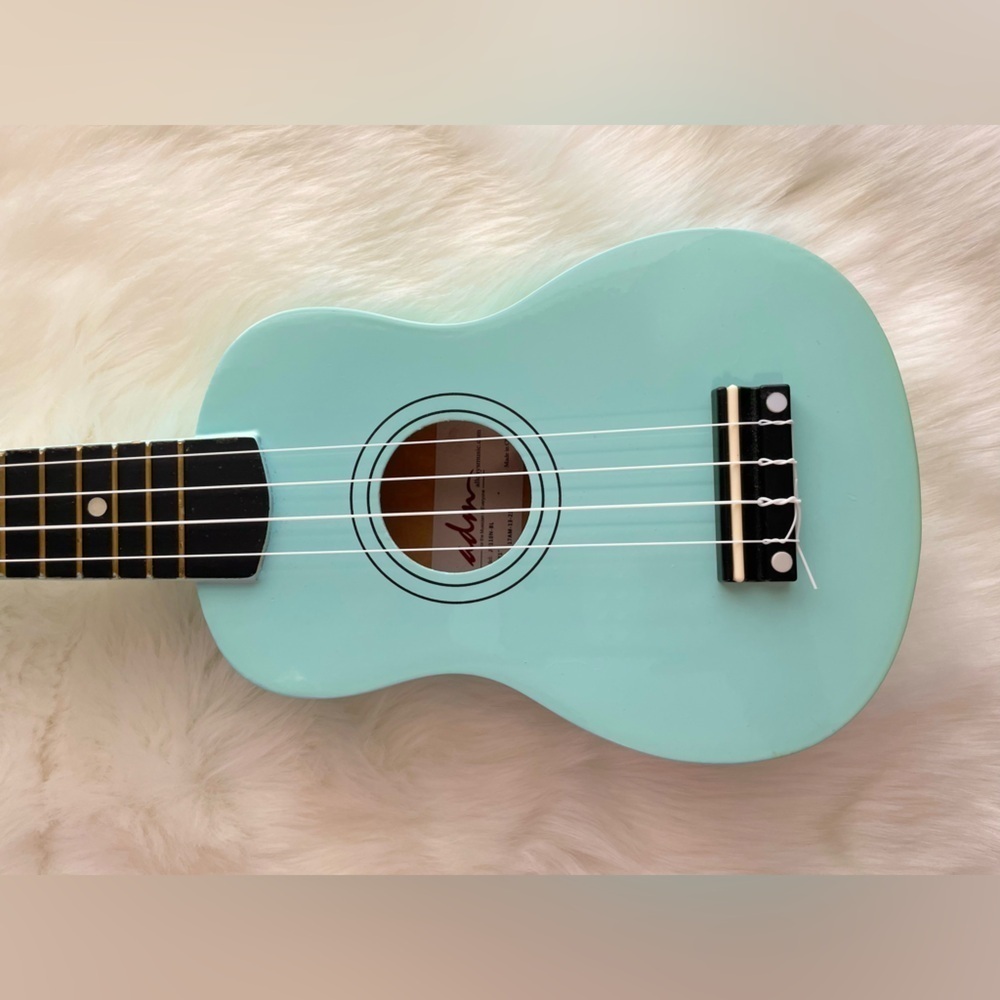 21β Ukulele Instrument - Picture 5 of 7